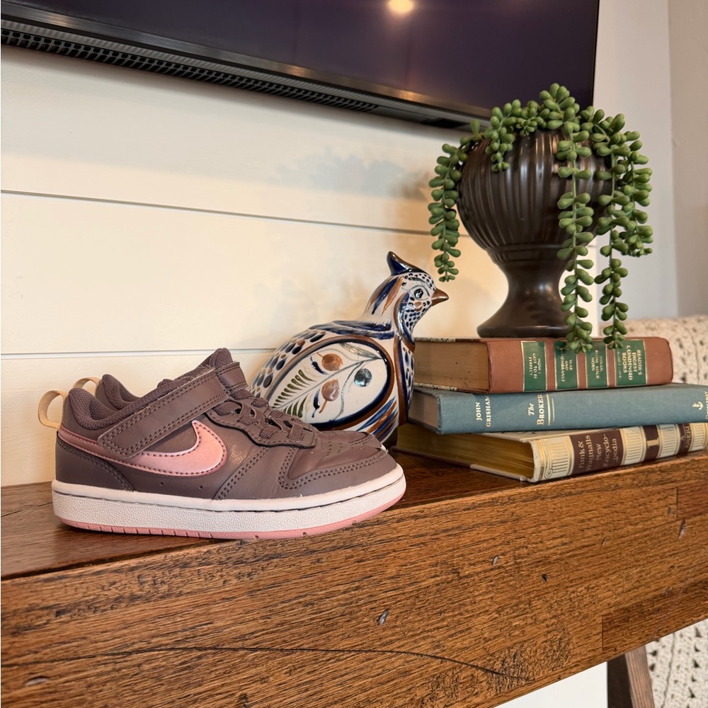 Girls Nike Kids Sneakers! Size 11C.